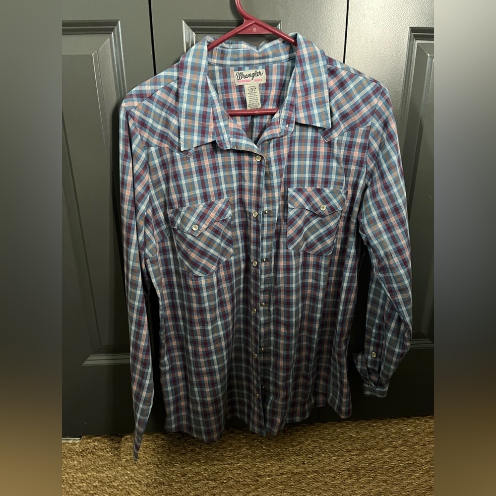 men’s vintage pearl snap Wrangler shirt